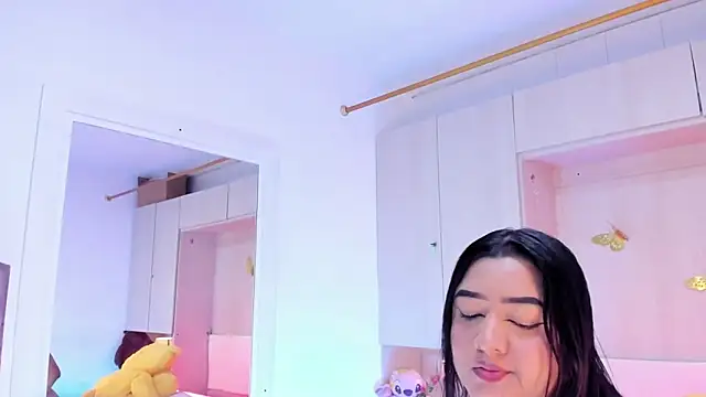 LilyWhitney online show from May 2026 04:18:02 AM