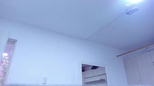LilyWhitney online show from May 2026 03:56:01 AM