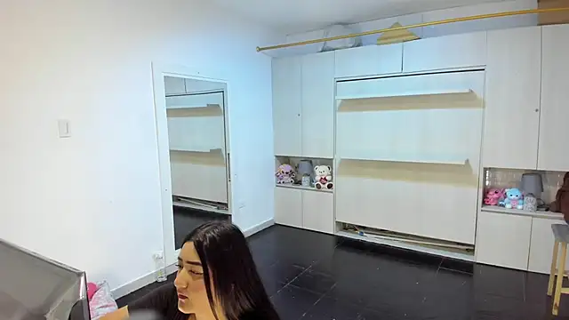 LilyWhitney online show from May 2026 03:59:01 AM