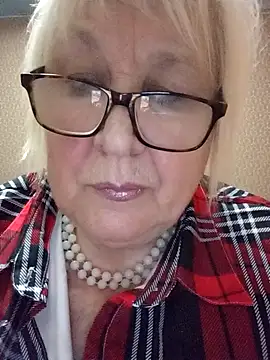 Alexia64231 online show from November 2025 03:45:02 PM