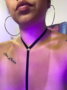 Snapshot of LuluMonroe_Eup chatting on October 2025 03:40:02 AM LuluMonroe Eup online show from October 2025 03:40:02 AM