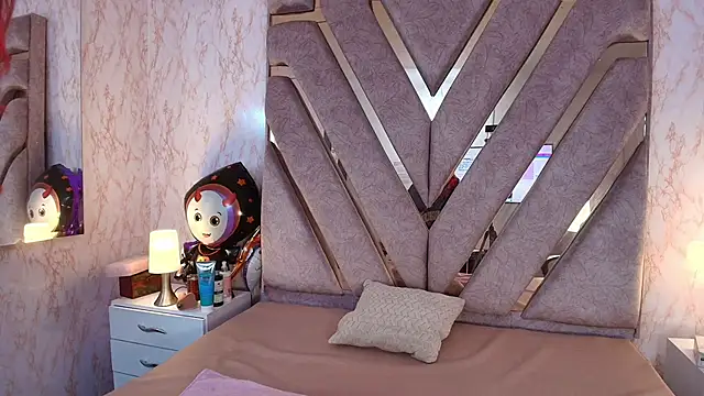 Snapshot of redd_pandaa chatting on October 2025 04:02:02 AM redd pandaa online show from October 2025 04:02:02 AM