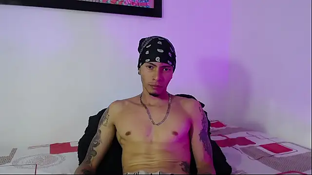 Snapshot of Daniel_laverde chatting on September 2025 08:52:02 PM Daniel laverde online show from September 2025 08:52:02 PM