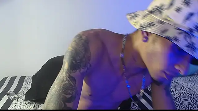 Snapshot of Daniel_laverde chatting on September 2025 07:04:01 PM Daniel laverde online show from September 2025 07:04:01 PM