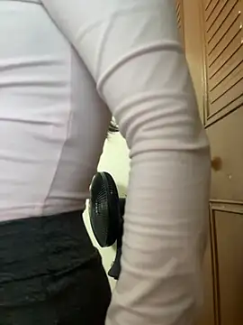 Snapshot of vikysexy283 chatting on December 2025 05:34:02 AM vikysexy283 online show from December 2025 05:34:02 AM