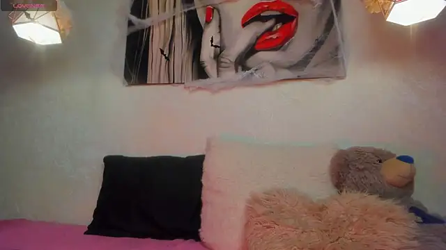 Snapshot of ClleoMoon chatting on October 2025 01:45:01 PM ClleoMoon online show from October 2025 01:45:01 PM