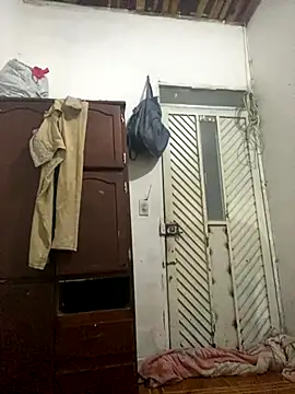 pareja-dispuesta online show from October 2025 01:09:01 PM