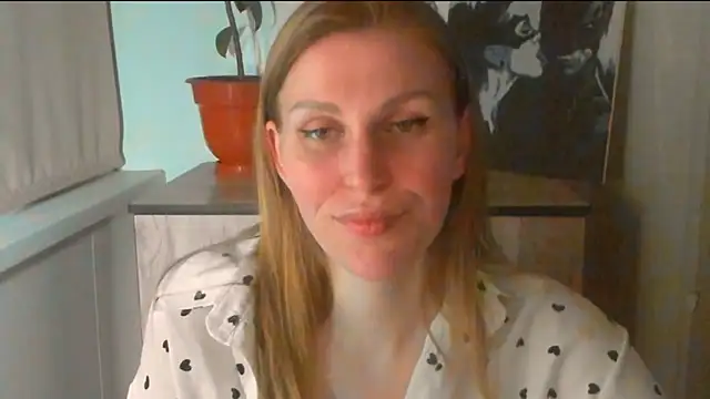 JuliaMuuun online show from March 2026 08:10:01 PM