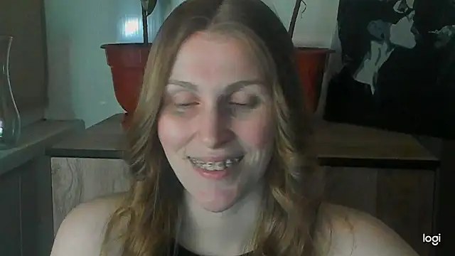 Snapshot of JuliaMuuun chatting on May 2026 07:11:02 PM JuliaMuuun online show from May 2026 07:11:02 PM