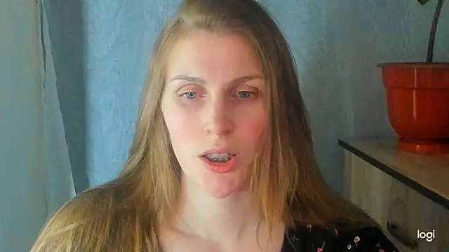 Snapshot of JuliaMuuun chatting on May 2026 07:44:02 PM JuliaMuuun online show from May 2026 07:44:02 PM