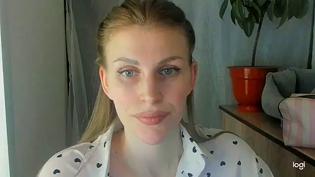 Snapshot of JuliaMuuun chatting on June 2026 08:57:02 PM JuliaMuuun online show from June 2026 08:57:02 PM