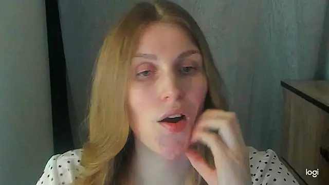 Snapshot of JuliaMuuun chatting on June 2026 08:42:01 PM JuliaMuuun online show from June 2026 08:42:01 PM