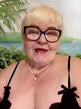 VioletSweet5566 online show from May 2026 12:44:01 PM