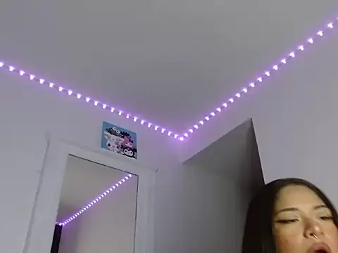 reina reina online show from September 2025 12:04:01 AM