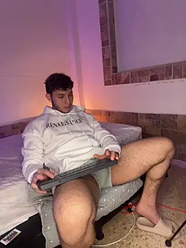 Snapshot of max_valiant1 chatting on November 2025 08:18:02 PM max valiant1 online show from November 2025 08:18:02 PM