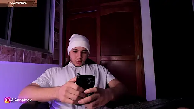 Snapshot of max_valiant1 chatting on January 2026 04:40:01 AM max valiant1 online show from January 2026 04:40:01 AM