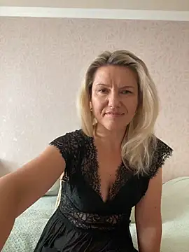 AliceSwan4011 online show from September 2025 01:44:02 PM