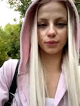 Snapshot of FavoriteKira chatting on September 2025 12:41:02 PM FavoriteKira online show from September 2025 12:41:02 PM