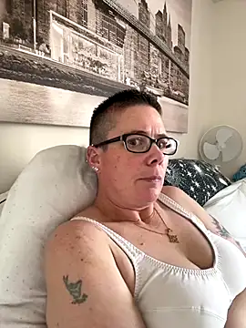 Snapshot of voluptuous-minx chatting on December 2025 11:41:01 AM voluptuous-minx online show from December 2025 11:41:01 AM