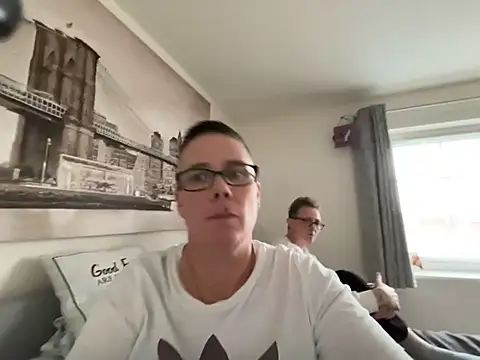 Snapshot of voluptuous-minx chatting on February 2026 03:31:01 PM voluptuous-minx online show from February 2026 03:31:01 PM