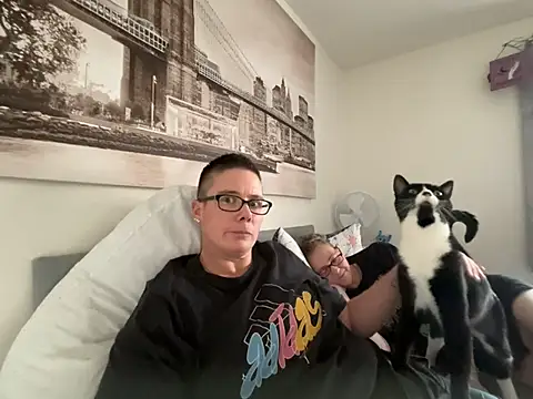 Snapshot of voluptuous-minx chatting on February 2026 05:24:01 PM voluptuous-minx online show from February 2026 05:24:01 PM