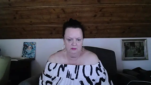 TiffanyMature online show from July 2026 03:21:02 PM