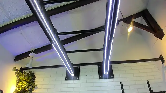 ItaloMoore online show from November 2025 11:22:01 AM