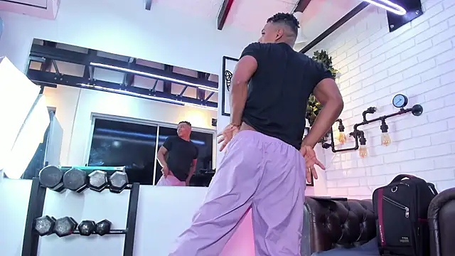 ItaloMoore online show from November 2025 11:32:02 AM