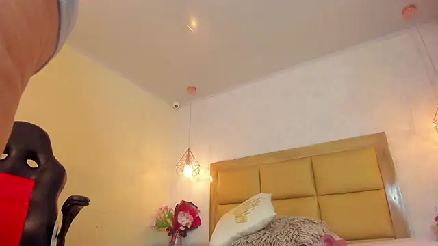 MELISSAROUGE online show from April 2026 07:37:01 PM