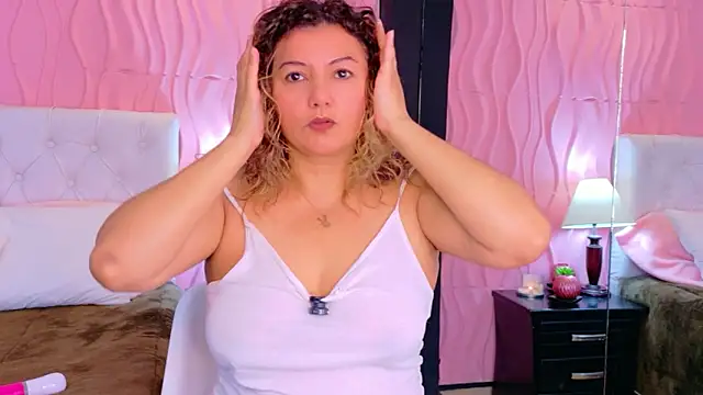 Nataly Foley online show from February 2026 06:00:02 PM