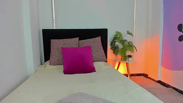 LunaVelvet777 online show from November 2025 12:42:02 PM