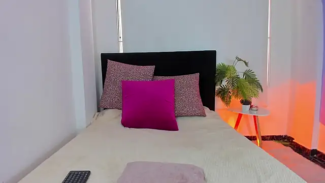 LunaVelvet777 online show from November 2025 03:00:02 PM