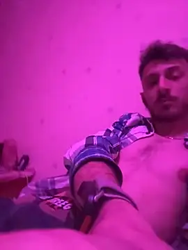 Snapshot of mister_twitter chatting on February 2026 01:00:02 AM mister twitter online show from February 2026 01:00:02 AM