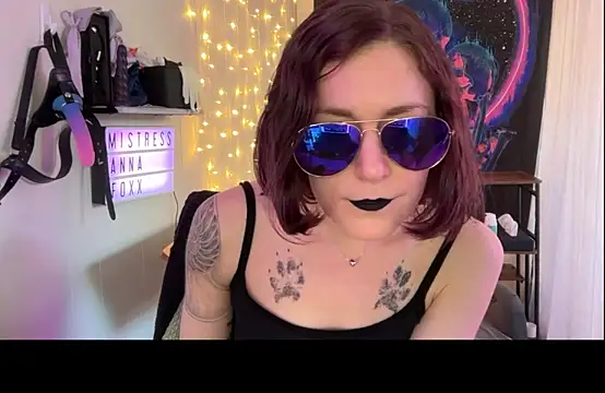 mistressannafoxx online show from September 2025 12:00:02 AM