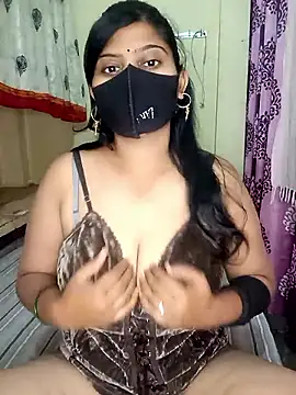 Snapshot of reena502 chatting on February 2026 01:09:02 AM reena502 online show from February 2026 01:09:02 AM