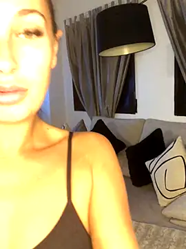 Rosieredxox online show from September 2025 03:44:01 AM