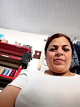 Mia-Glow online show from September 2025 12:48:01 PM