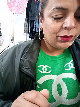 Mia-Glow online show from November 2025 03:10:02 PM