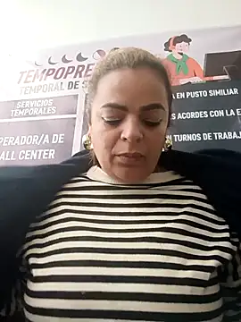 Mia-Glow online show from November 2025 12:23:02 PM