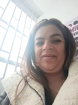 Mia-Glow online show from November 2025 12:04:01 PM