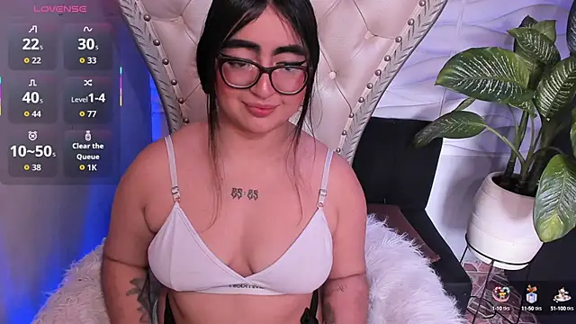 Snapshot of April__foxx chatting on September 2025 03:45:01 PM April foxx online show from September 2025 03:45:01 PM