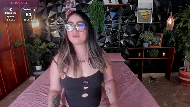 Snapshot of April__foxx chatting on October 2025 04:15:02 PM April foxx online show from October 2025 04:15:02 PM