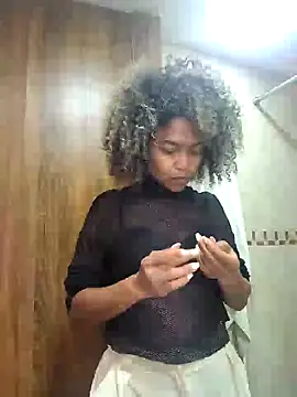 Snapshot of BiiancaEstradaa chatting on September 2025 07:52:01 PM BiiancaEstradaa online show from September 2025 07:52:01 PM