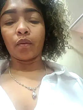 Snapshot of BiiancaEstradaa chatting on October 2025 05:22:02 PM BiiancaEstradaa online show from October 2025 05:22:02 PM