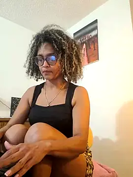 Snapshot of BiiancaEstradaa chatting on February 2026 01:32:01 AM BiiancaEstradaa online show from February 2026 01:32:01 AM