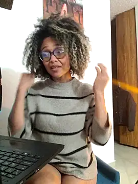 Snapshot of BiiancaEstradaa chatting on February 2026 11:31:02 PM BiiancaEstradaa online show from February 2026 11:31:02 PM