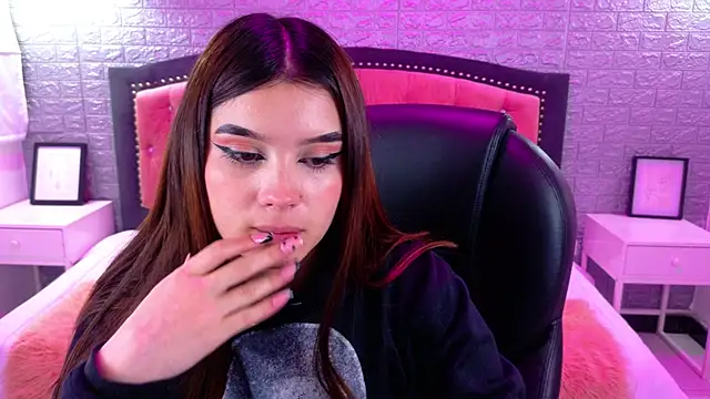 Snapshot of Natalie_loffreda chatting on October 2025 02:52:01 AM Natalie loffreda online show from October 2025 02:52:01 AM