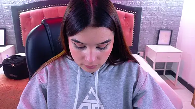 Snapshot of Natalie_loffreda chatting on October 2025 03:04:02 AM Natalie loffreda online show from October 2025 03:04:02 AM