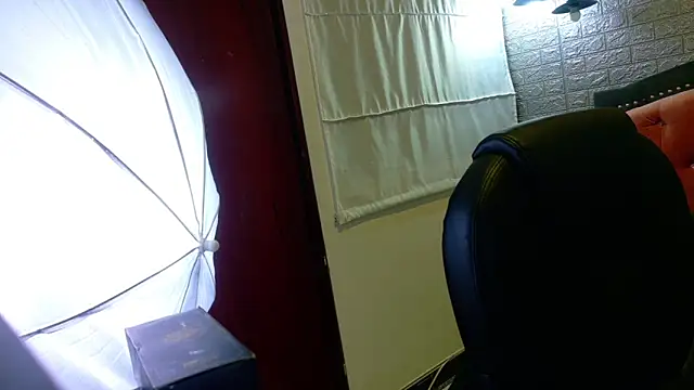 Snapshot of Natalie_loffreda chatting on October 2025 03:51:02 AM Natalie loffreda online show from October 2025 03:51:02 AM