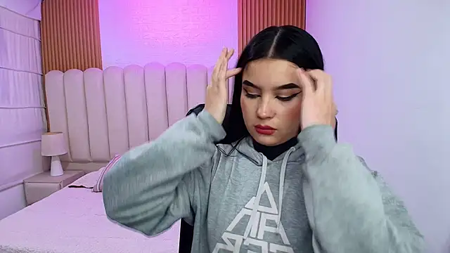 Snapshot of Natalie_loffreda chatting on March 2026 12:32:01 PM Natalie loffreda online show from March 2026 12:32:01 PM